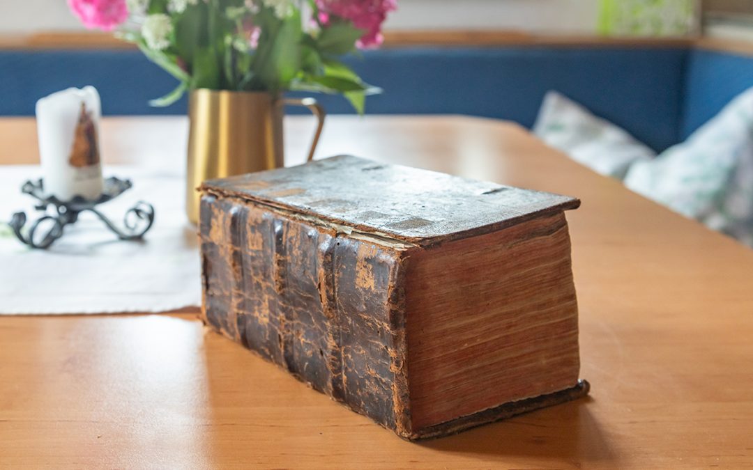 Die (vermutlich) älteste Bibel der Gemeinde